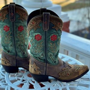 Laredo flower design cowboy boots